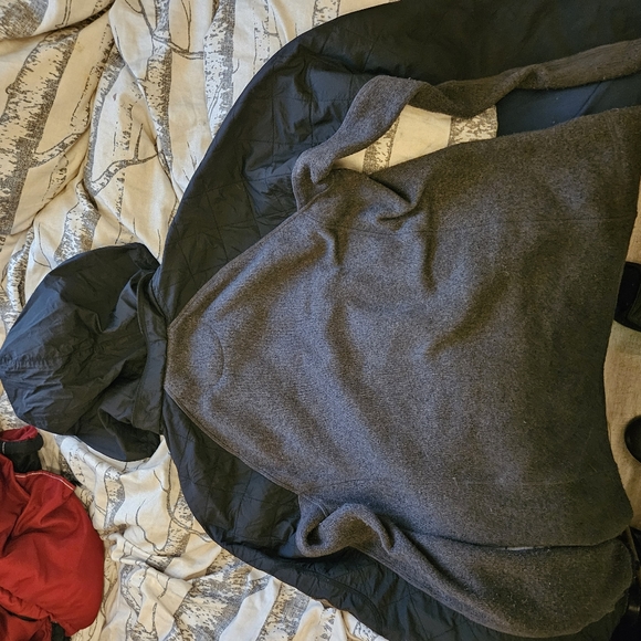 Burton zip up sweater Large but feels a bit smaller more like a medium - Picture 15 of 16